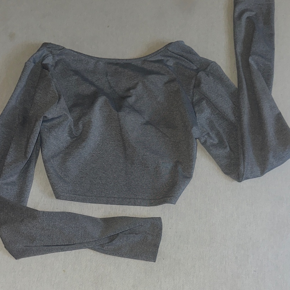 Womens Size Large Gray Long Sleeve Crop Top.
